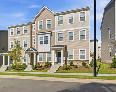 1011 Hemlock Cone Way - Photo Thumbnail 1