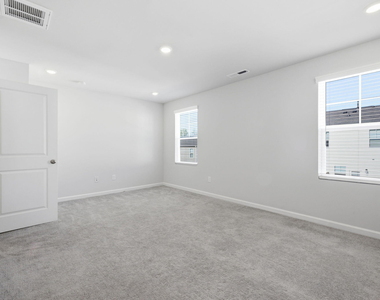 1011 Hemlock Cone Way - Photo Thumbnail 25