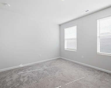 1011 Hemlock Cone Way - Photo Thumbnail 31