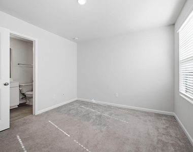 1011 Hemlock Cone Way - Photo Thumbnail 32