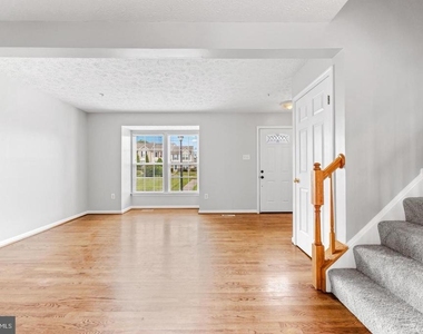 427 Mayapple Court - Photo Thumbnail 5