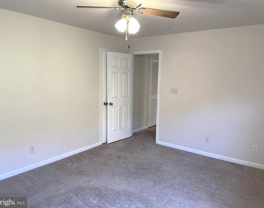303 Tall Pines Court - Photo Thumbnail 10
