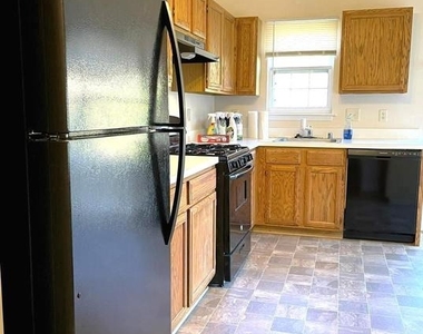 303 Tall Pines Court - Photo Thumbnail 7