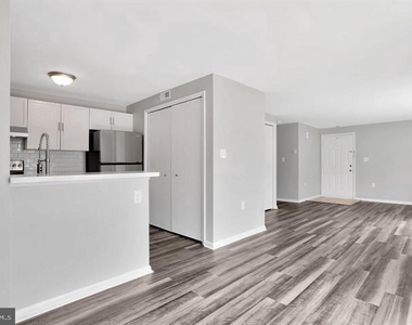 1237 Danielle Drive - Photo Thumbnail 5
