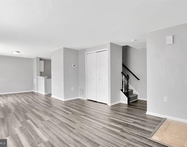1237 Danielle Drive - Photo Thumbnail 2