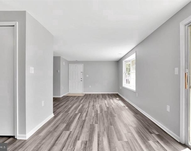 1237 Danielle Drive - Photo Thumbnail 4