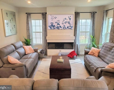 6979 Mandalong Way - Photo Thumbnail 9