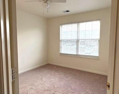 4967 Clarendon Terrace - Photo Thumbnail 9