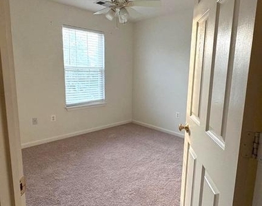 4967 Clarendon Terrace - Photo Thumbnail 10