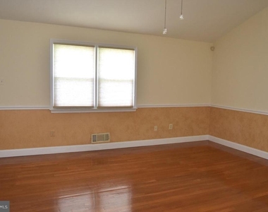 6820 Cherokee Drive - Photo Thumbnail 10