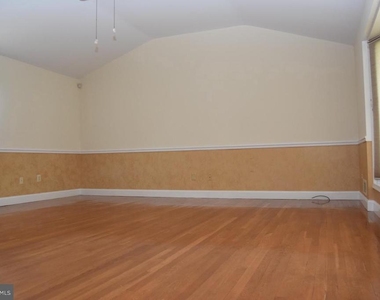 6820 Cherokee Drive - Photo Thumbnail 8