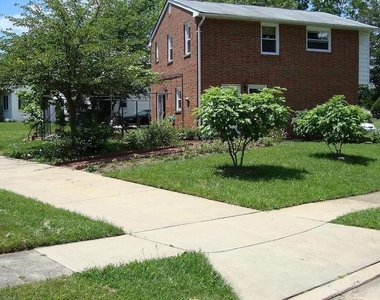 6820 Cherokee Drive - Photo Thumbnail 2