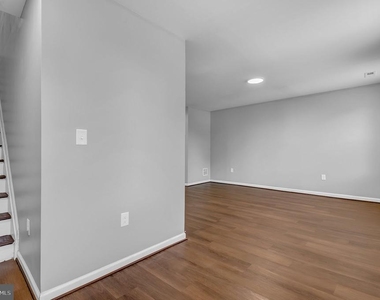 2103 Chelsea Terrace - Photo Thumbnail 11