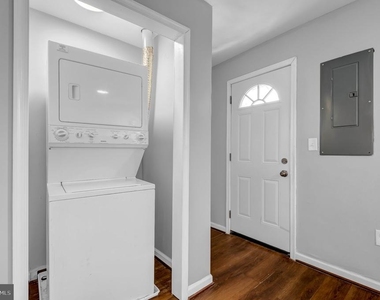 2103 Chelsea Terrace - Photo Thumbnail 5