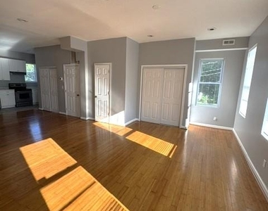 2101 Chelsea Terrace - Photo Thumbnail 6