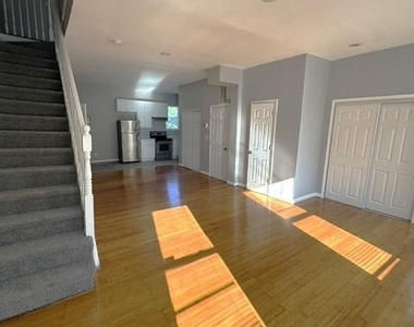 2101 Chelsea Terrace - Photo Thumbnail 8
