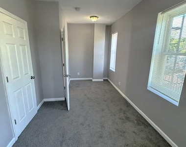 2101 Chelsea Terrace - Photo Thumbnail 16
