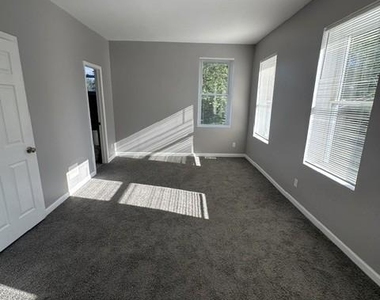2101 Chelsea Terrace - Photo Thumbnail 20