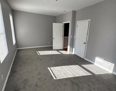 2101 Chelsea Terrace - Photo Thumbnail 21