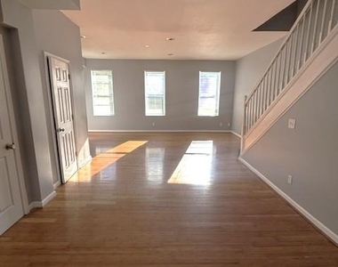 2101 Chelsea Terrace - Photo Thumbnail 9