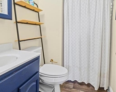 1456 Andre Street - Photo Thumbnail 9