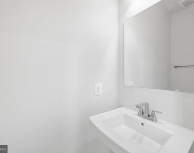 1834 Park Avenue - Photo Thumbnail 9