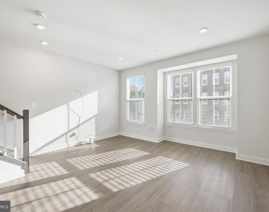 1834 Park Avenue - Photo Thumbnail 6
