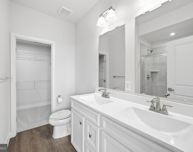 1834 Park Avenue - Photo Thumbnail 12