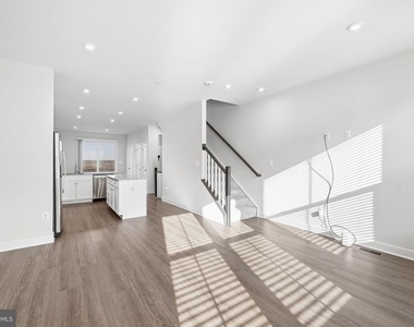 1834 Park Avenue - Photo Thumbnail 7