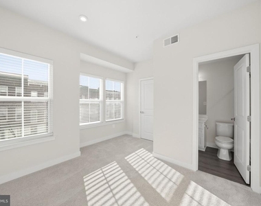 1834 Park Avenue - Photo Thumbnail 14