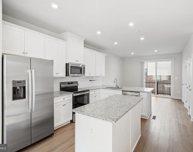 1834 Park Avenue - Photo Thumbnail 5