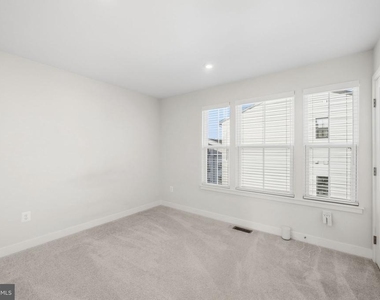 1834 Park Avenue - Photo Thumbnail 13