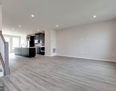 2009 Twisted Oak Place - Photo Thumbnail 6