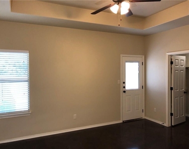 398 Jack Rabbit Ln - Photo Thumbnail 4
