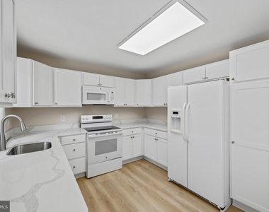 908 Country Terrace - Photo Thumbnail 10