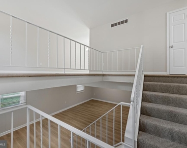 908 Country Terrace - Photo Thumbnail 4