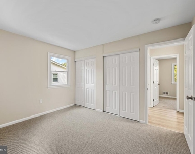 908 Country Terrace - Photo Thumbnail 13