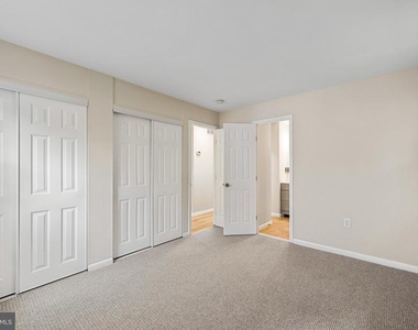 908 Country Terrace - Photo Thumbnail 14