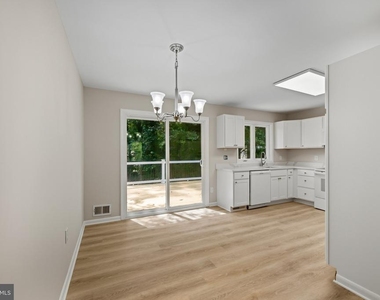 908 Country Terrace - Photo Thumbnail 7