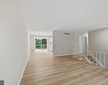 908 Country Terrace - Photo Thumbnail 5