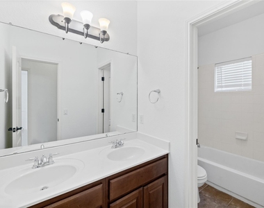 250 Maeves Way - Photo Thumbnail 8