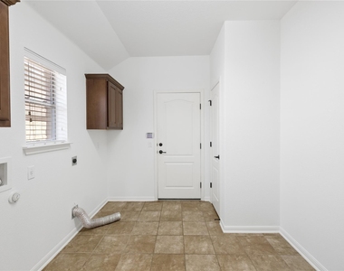 250 Maeves Way - Photo Thumbnail 16