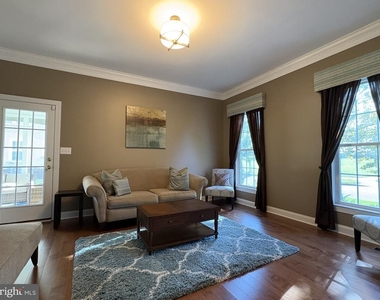 449 Spring Hollow Drive - Photo Thumbnail 7