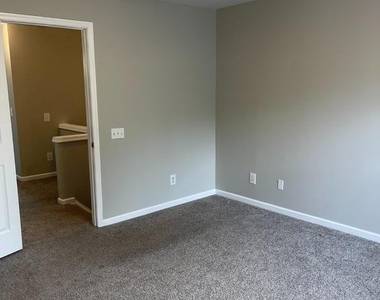 39 Lisa Drive - Photo Thumbnail 40