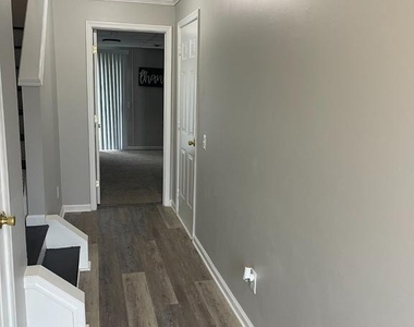 39 Lisa Drive - Photo Thumbnail 14