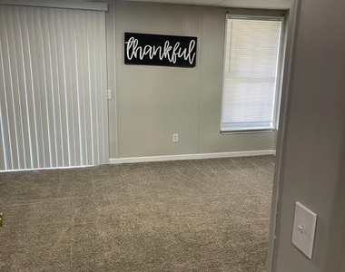 39 Lisa Drive - Photo Thumbnail 2