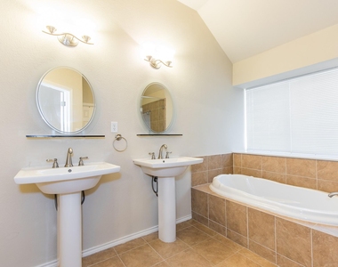 15808 Chatham Wood Dr - Photo Thumbnail 30