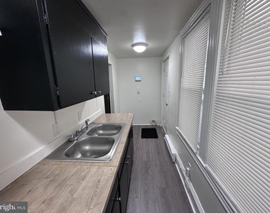 32 S Governors Avenue - Photo Thumbnail 2