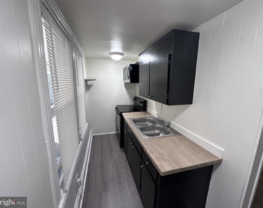 32 S Governors Avenue - Photo Thumbnail 1