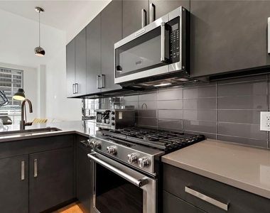 222 West Ave - Photo Thumbnail 2